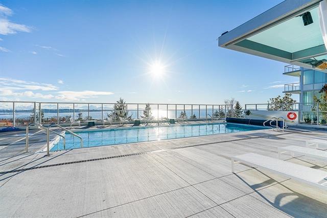 Outdoor Pool & Hot Tub